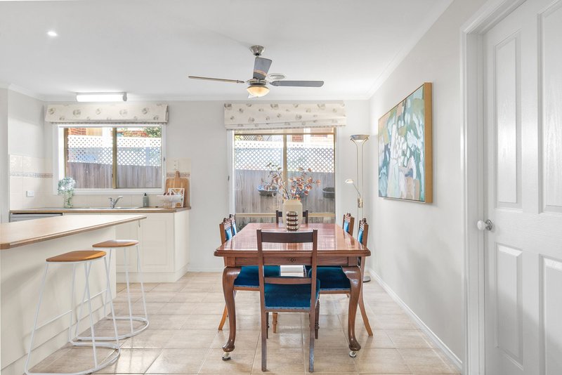 Photo - 11 Nightingale Crescent, Berwick VIC 3806 - Image 8