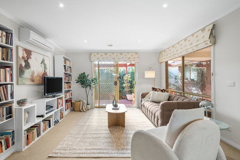 Photo - 11 Nightingale Crescent, Berwick VIC 3806 - Image 9