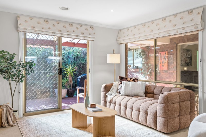 Photo - 11 Nightingale Crescent, Berwick VIC 3806 - Image 10