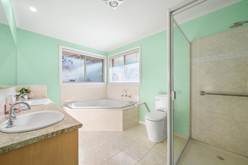 Photo - 11 Nightingale Crescent, Berwick VIC 3806 - Image 12