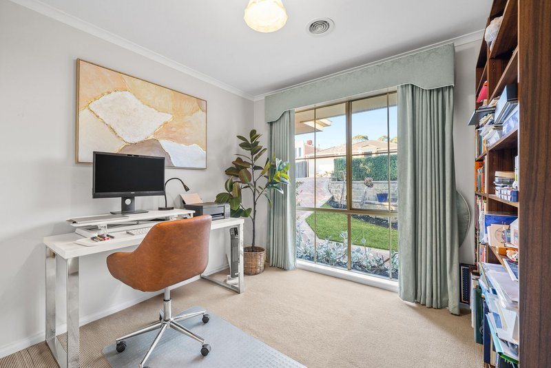 Photo - 11 Nightingale Crescent, Berwick VIC 3806 - Image 14