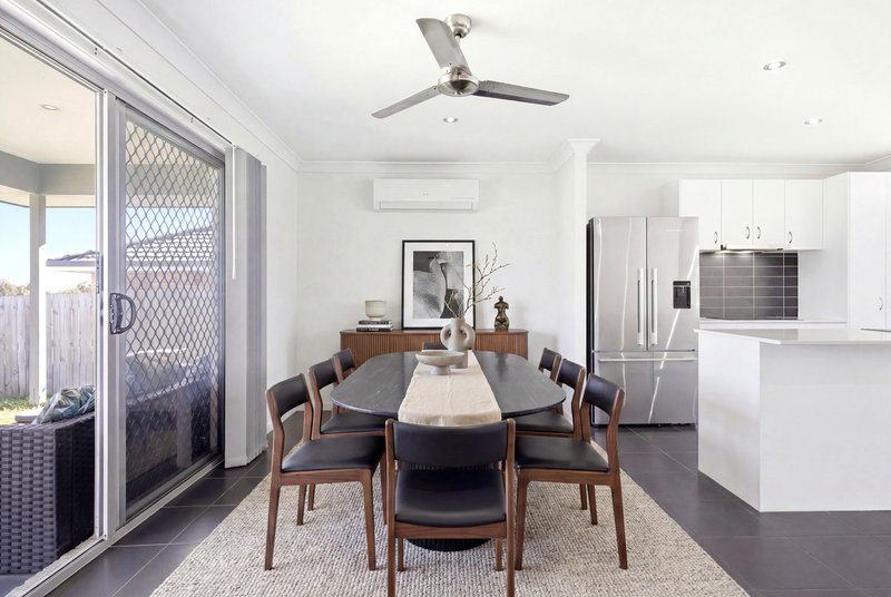 Photo - 11 Nightshade Crescent, Pimpama QLD 4209 - Image 5