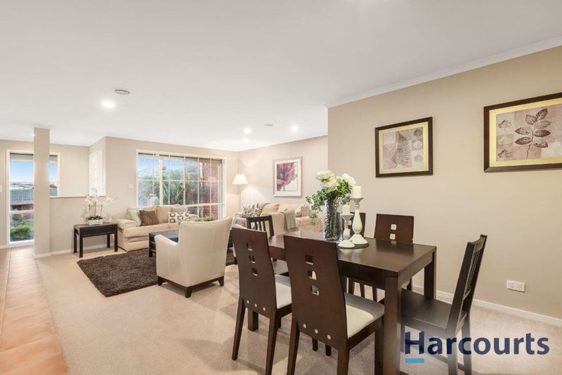 Photo - 11 Noel Court, Wantirna South VIC 3152 - Image 2