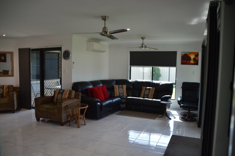 Photo - 11 Noeme Street, Burrum Heads QLD 4659 - Image 7