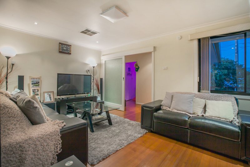 Photo - 11 Norris Crescent, Bundoora VIC 3083 - Image 2