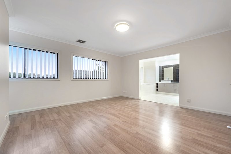 Photo - 11 Northumberland Circuit, Craigieburn VIC 3064 - Image 10