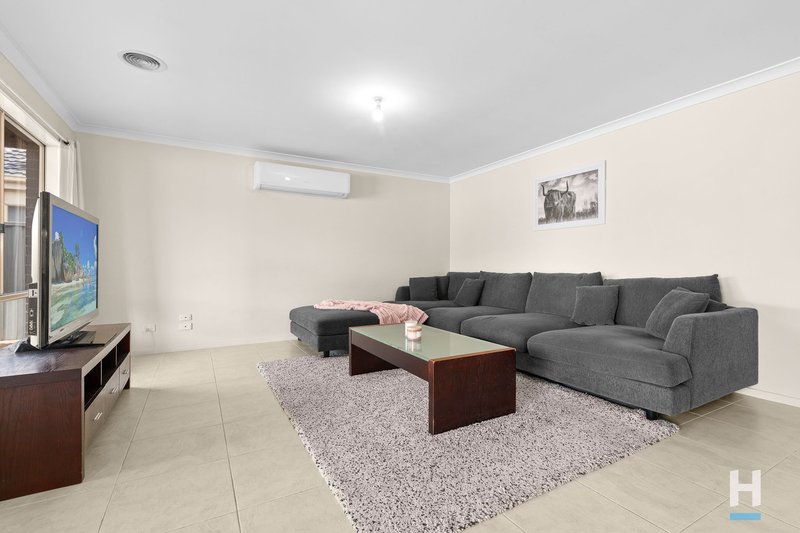 Photo - 11 Northumbria Street, Cranbourne East VIC 3977 - Image 6