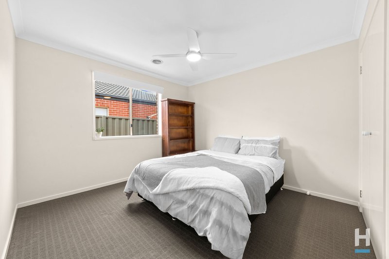 Photo - 11 Northumbria Street, Cranbourne East VIC 3977 - Image 10