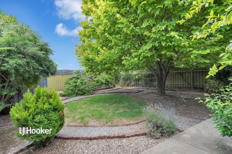 Photo - 11 Nottingham Crescent, Valley View SA 5093 - Image 12