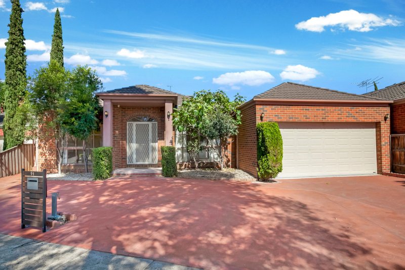 11 Nouvelle Grove, South Morang VIC 3752