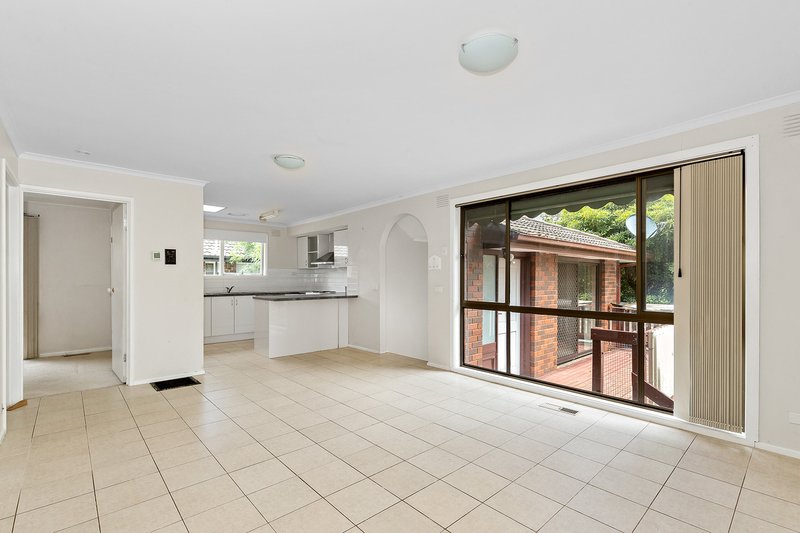 Photo - 11 Nurla Court, Frankston VIC 3199 - Image 3