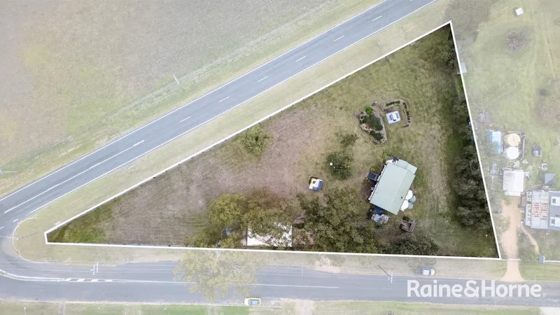 Photo - 11 Oak Street, Tannymorel QLD 4372 - Image 4
