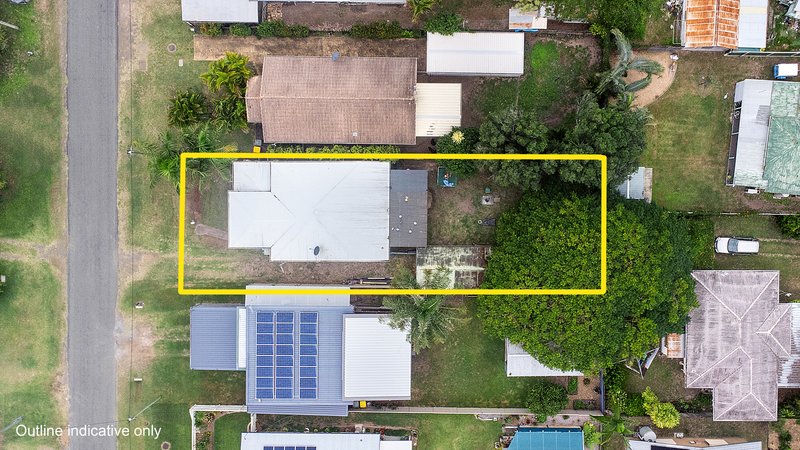 Photo - 11 Ocean Street, Torquay QLD 4655 - Image 6