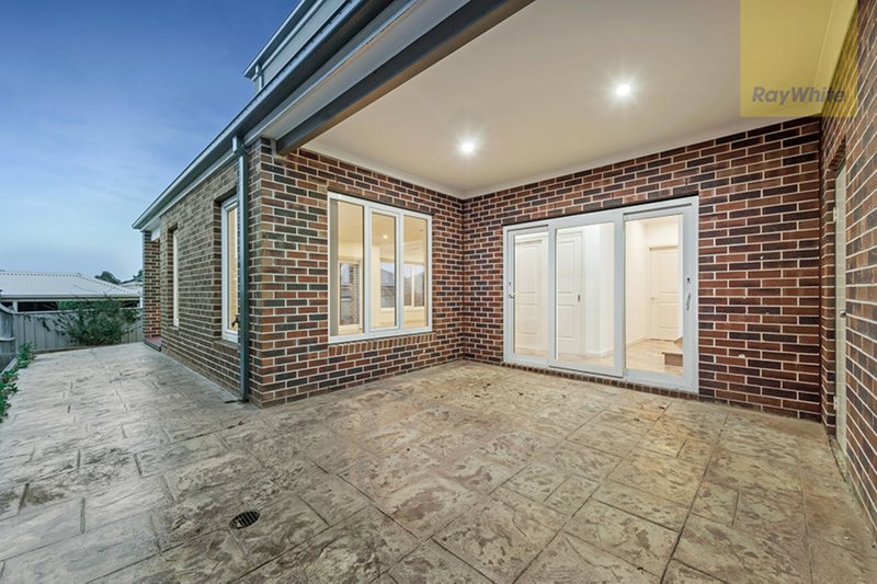 Photo - 11 Olrig Grove, Craigieburn VIC 3064 - Image 11