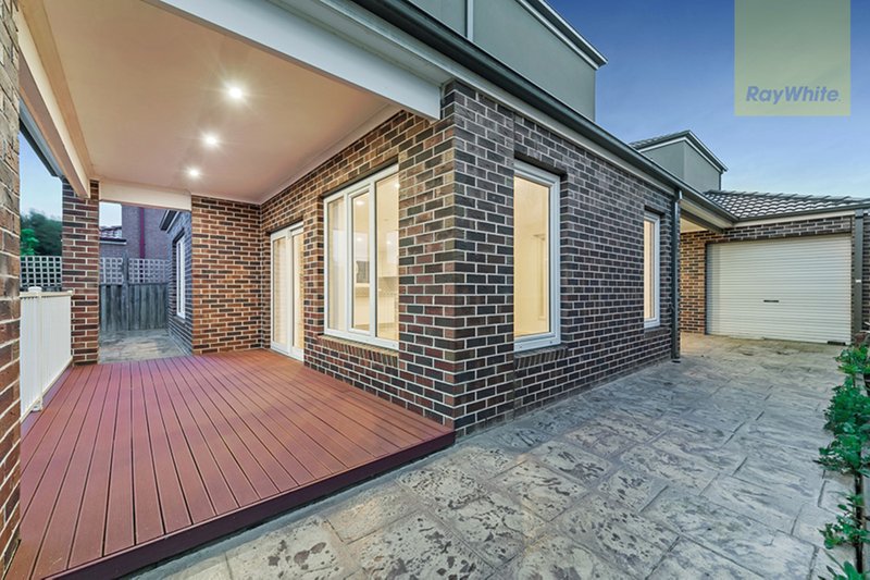 Photo - 11 Olrig Grove, Craigieburn VIC 3064 - Image 12