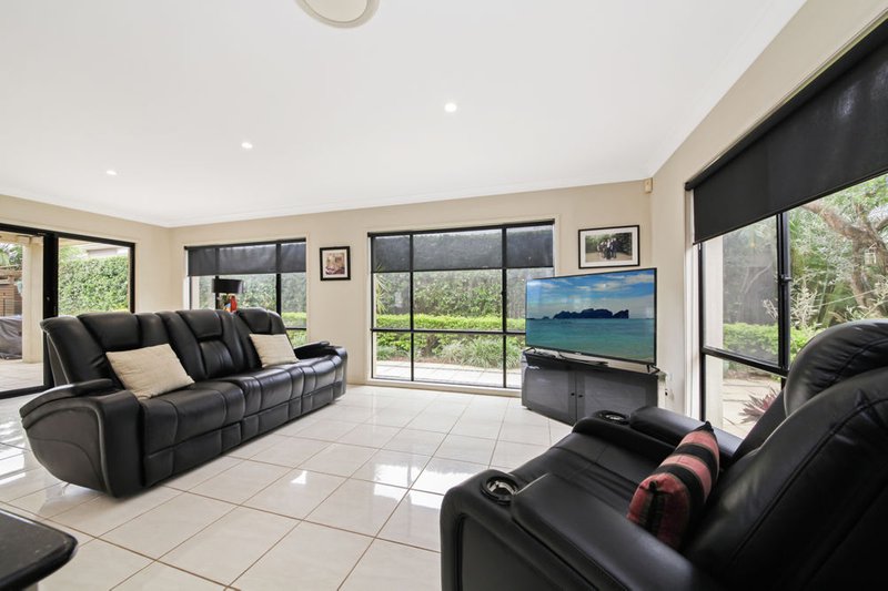 Photo - 11 Oltrarno Place, Bridgeman Downs QLD 4035 - Image 5