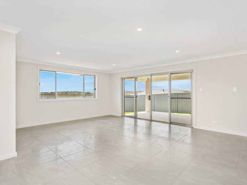 Photo - 11 Ondaroo Crescent, Old Bar NSW 2430 - Image 4