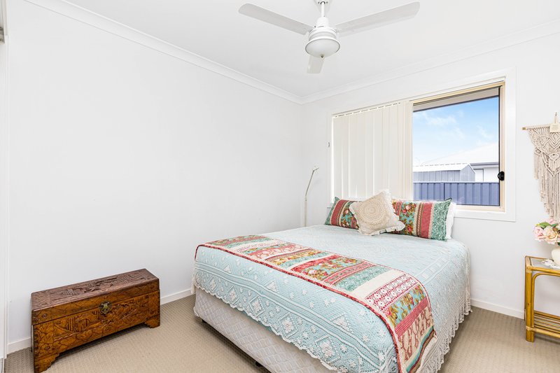 Photo - 11 Onyx Street, Emerald QLD 4720 - Image 11