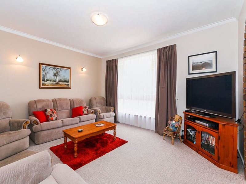 Photo - 11 Orberry Place, Thornlie WA 6108 - Image 3