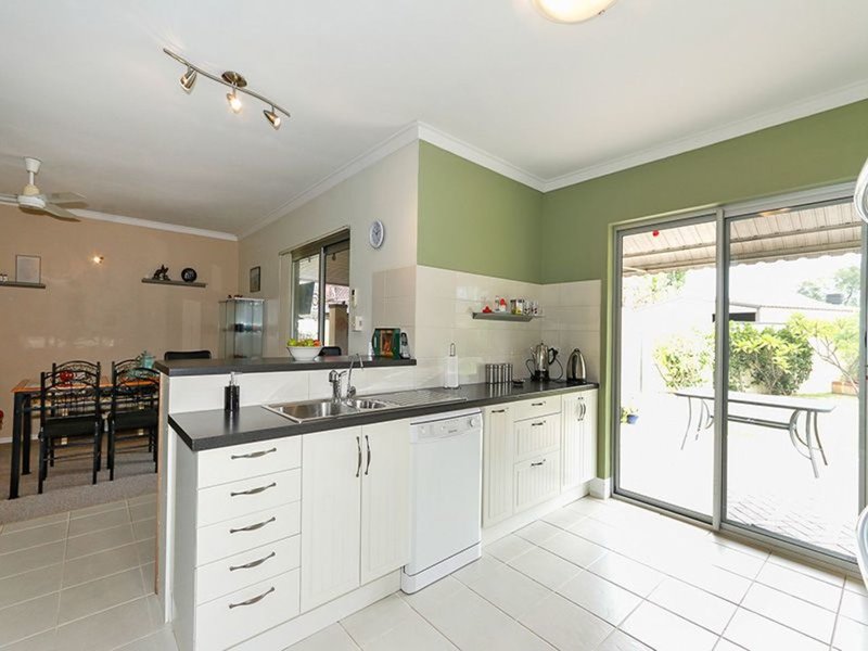 Photo - 11 Orberry Place, Thornlie WA 6108 - Image 6