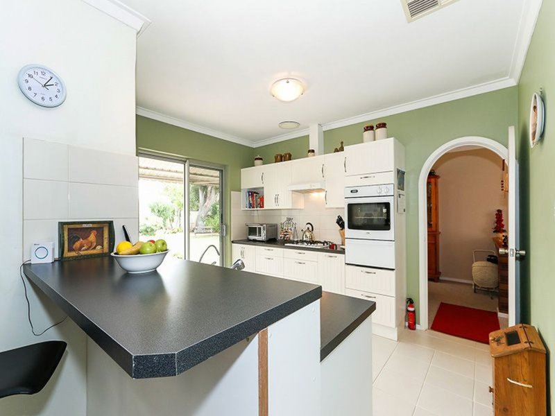 Photo - 11 Orberry Place, Thornlie WA 6108 - Image 7