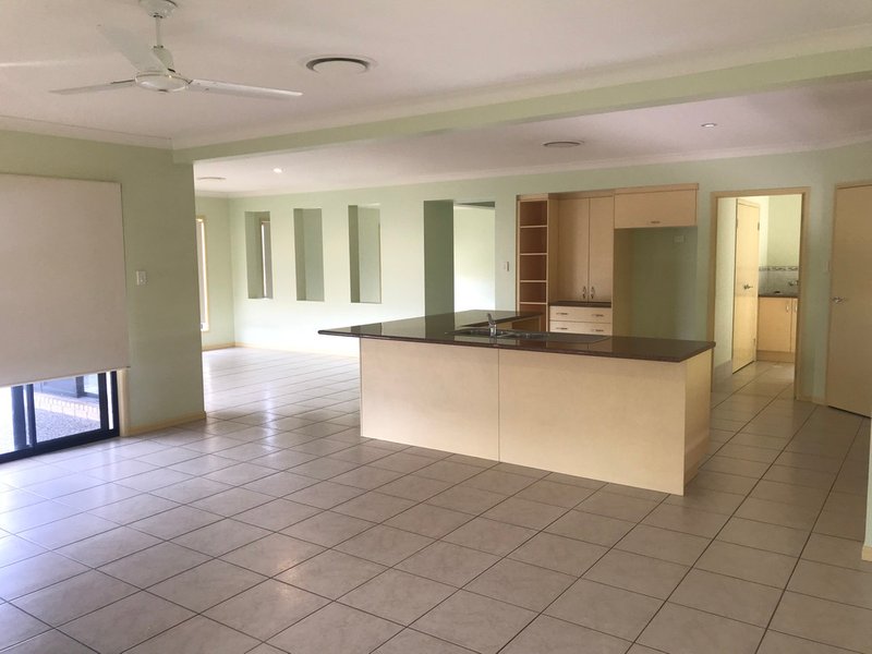 Photo - 11 Osmond Court, Pacific Pines QLD 4211 - Image 15