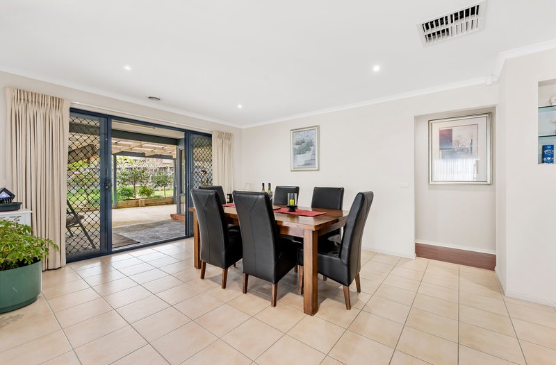 Photo - 11 Outcrop Crescent, South Morang VIC 3752 - Image 4