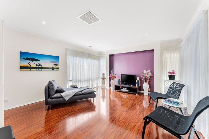 Photo - 11 Outcrop Crescent, South Morang VIC 3752 - Image 5