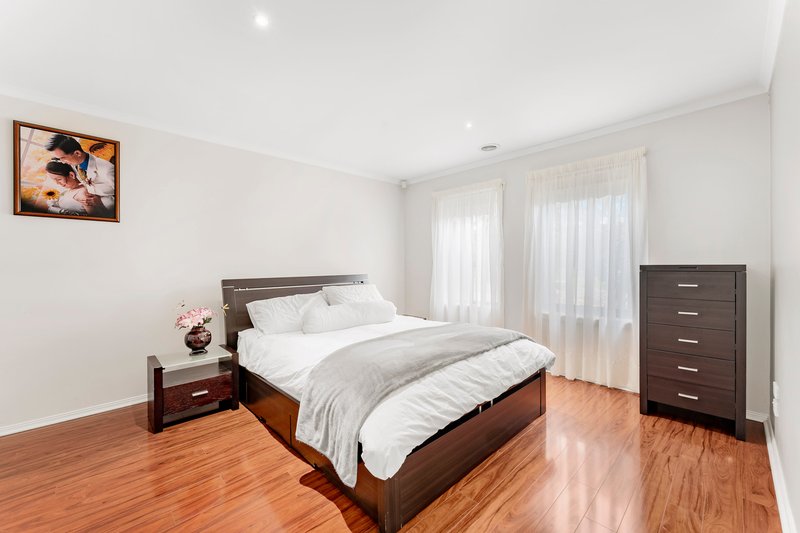 Photo - 11 Outcrop Crescent, South Morang VIC 3752 - Image 6