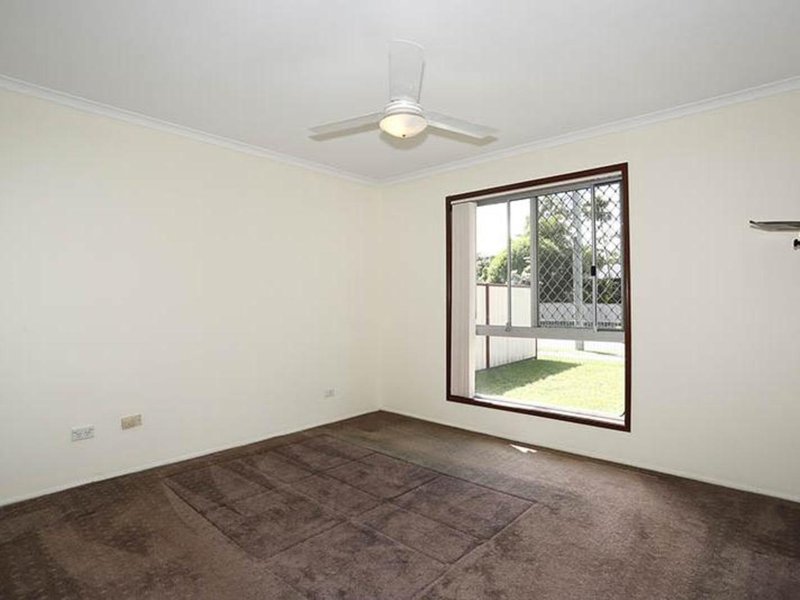 Photo - 11 Overton Court, Crestmead QLD 4132 - Image 5