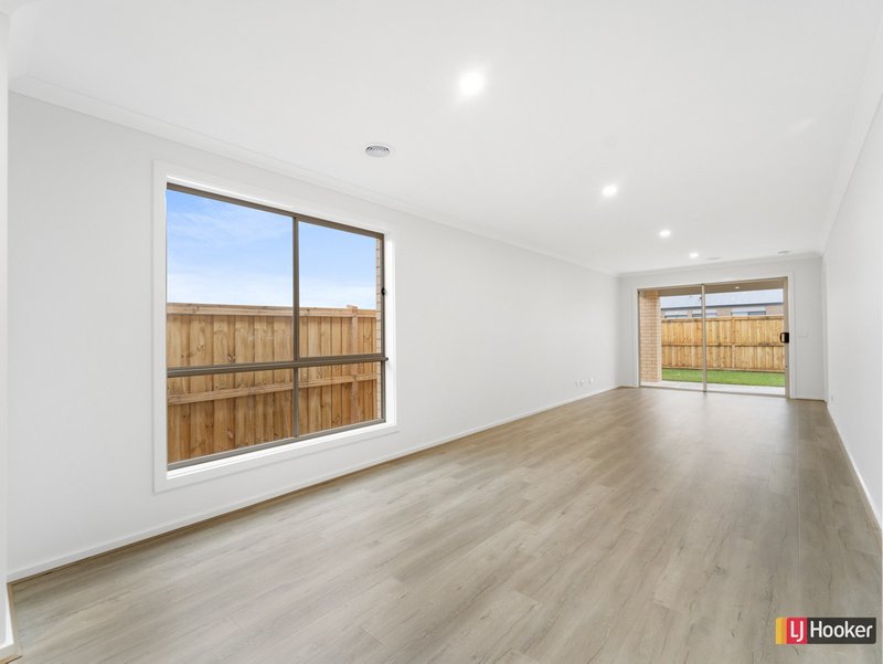 Photo - 11 Overture Road, Strathtulloh VIC 3338 - Image 4