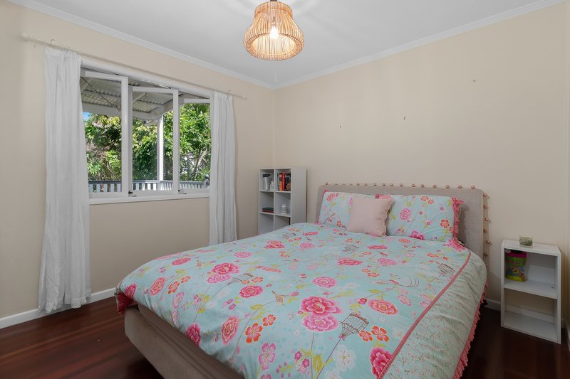 Photo - 11 Owarra Avenue East , Ferny Hills QLD 4055 - Image 14