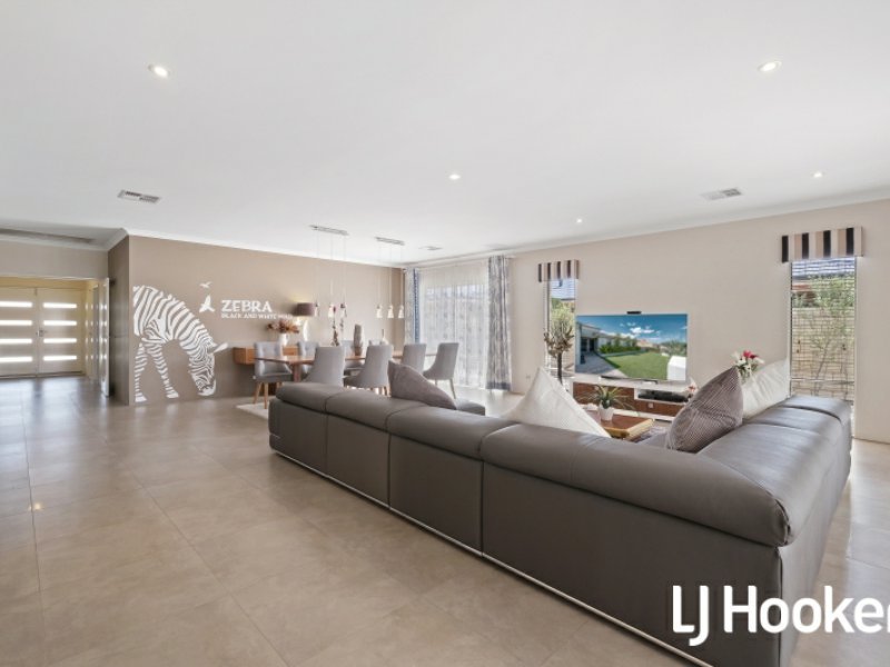 Photo - 11 Packenham Promenade, Canning Vale WA 6155 - Image 5