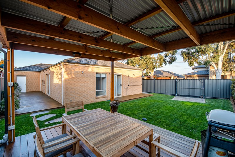 Photo - 11 Paddys Place, South Morang VIC 3752 - Image 13