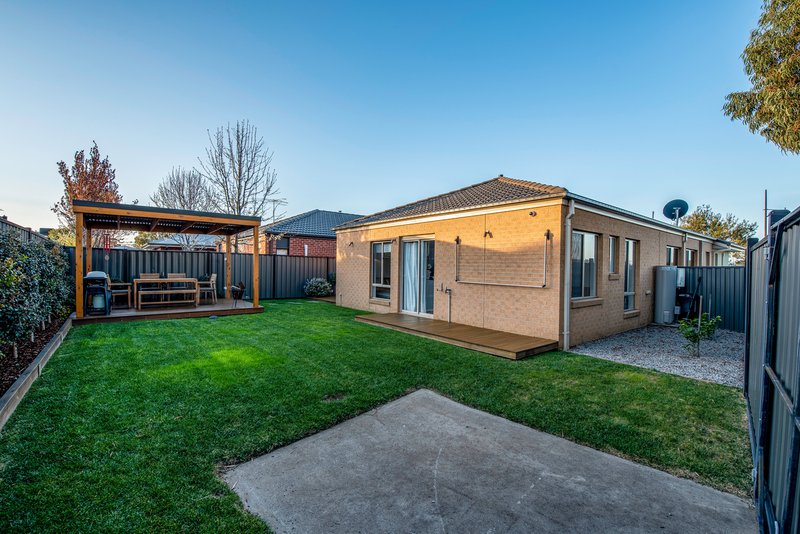 Photo - 11 Paddys Place, South Morang VIC 3752 - Image 15