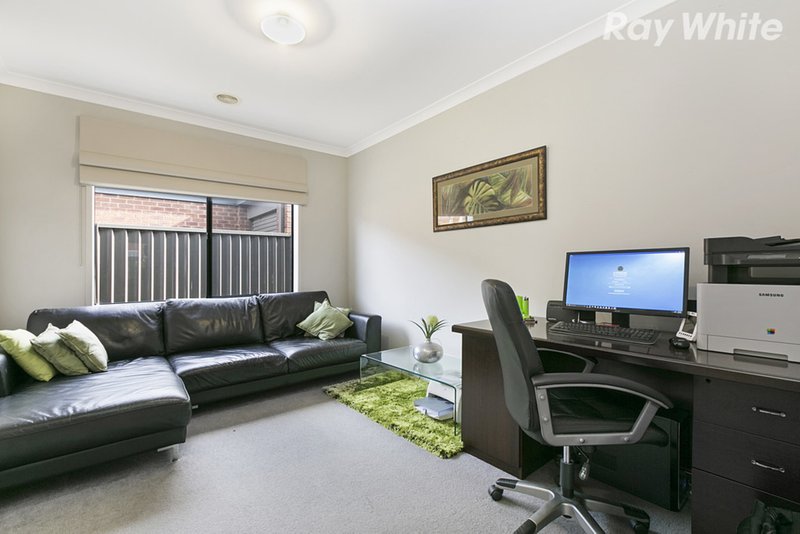 Photo - 11 Page Close, Pakenham VIC 3810 - Image 9