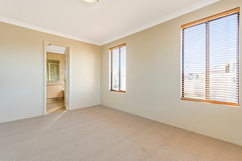 Photo - 11 Palace Way, Currambine WA 6028 - Image 24