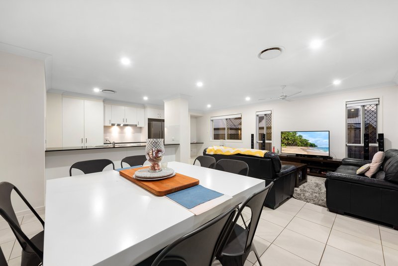 Photo - 11 Panorama Place, Upper Kedron QLD 4055 - Image 2