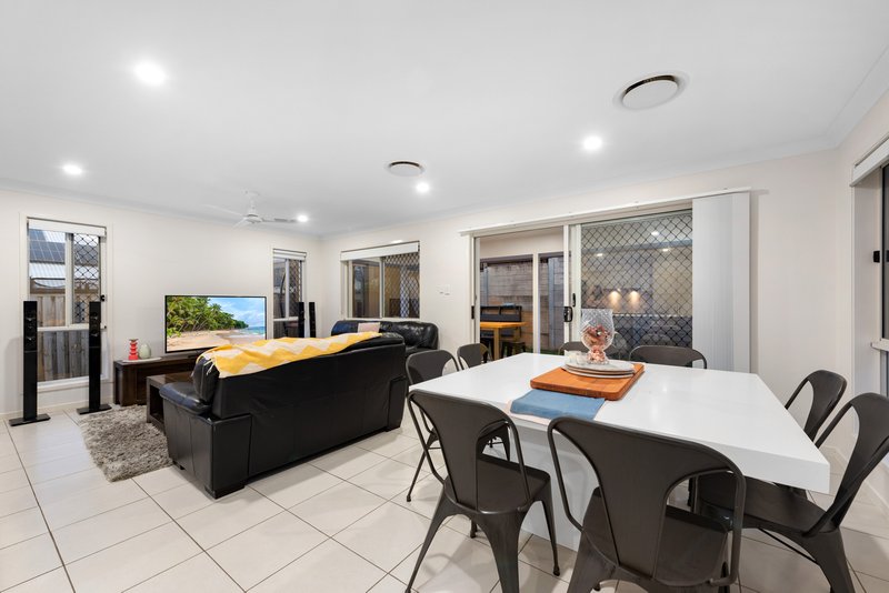 Photo - 11 Panorama Place, Upper Kedron QLD 4055 - Image 7