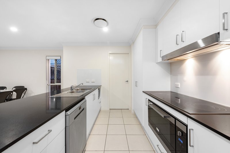 Photo - 11 Panorama Place, Upper Kedron QLD 4055 - Image 9