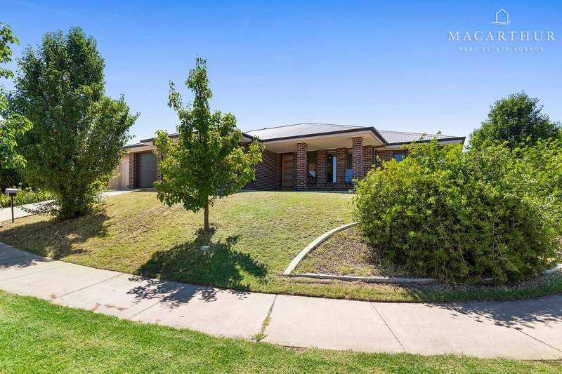 11 Paradise Drive, Gobbagombalin NSW 2650