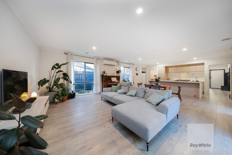 Photo - 11 Parkfield Walk, Westmeadows VIC 3049 - Image 5