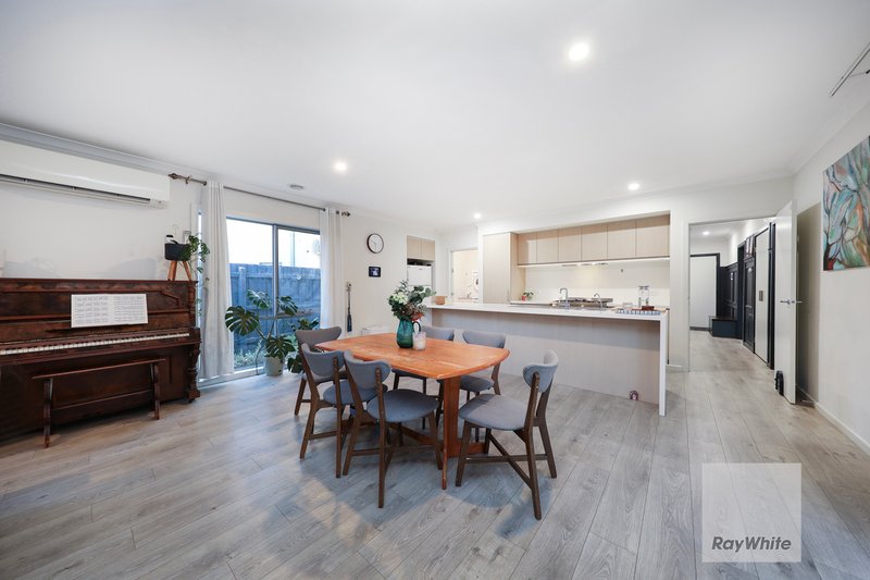 Photo - 11 Parkfield Walk, Westmeadows VIC 3049 - Image 6