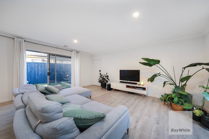 Photo - 11 Parkfield Walk, Westmeadows VIC 3049 - Image 9