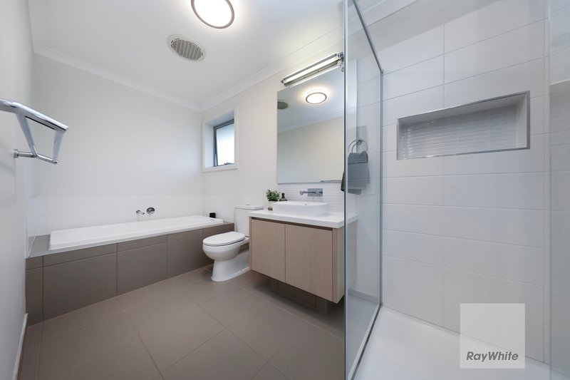 Photo - 11 Parkfield Walk, Westmeadows VIC 3049 - Image 20