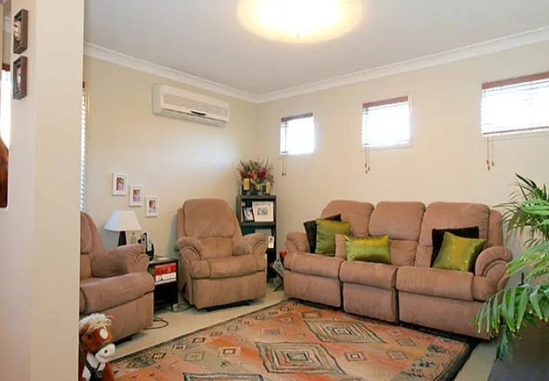 Photo - 11 Parkside Place, Forest Lake QLD 4078 - Image 2
