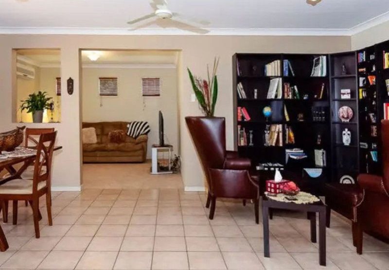 Photo - 11 Parkside Place, Forest Lake QLD 4078 - Image 4
