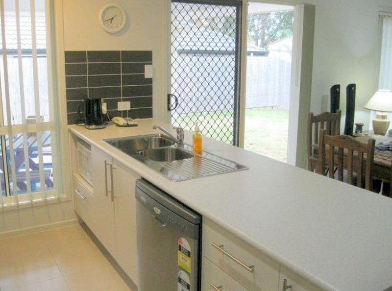 Photo - 11 Peggy Crescent, Redbank Plains QLD 4301 - Image 3