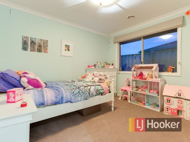 Photo - 11 Peisley Crescent, Cranbourne East VIC 3977 - Image 10