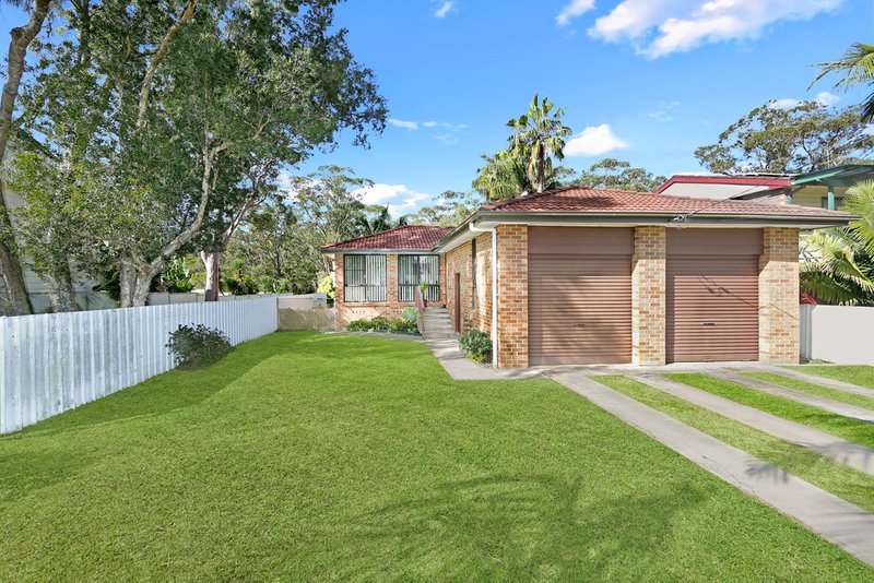 11 Penguin Road, Blue Haven NSW 2262